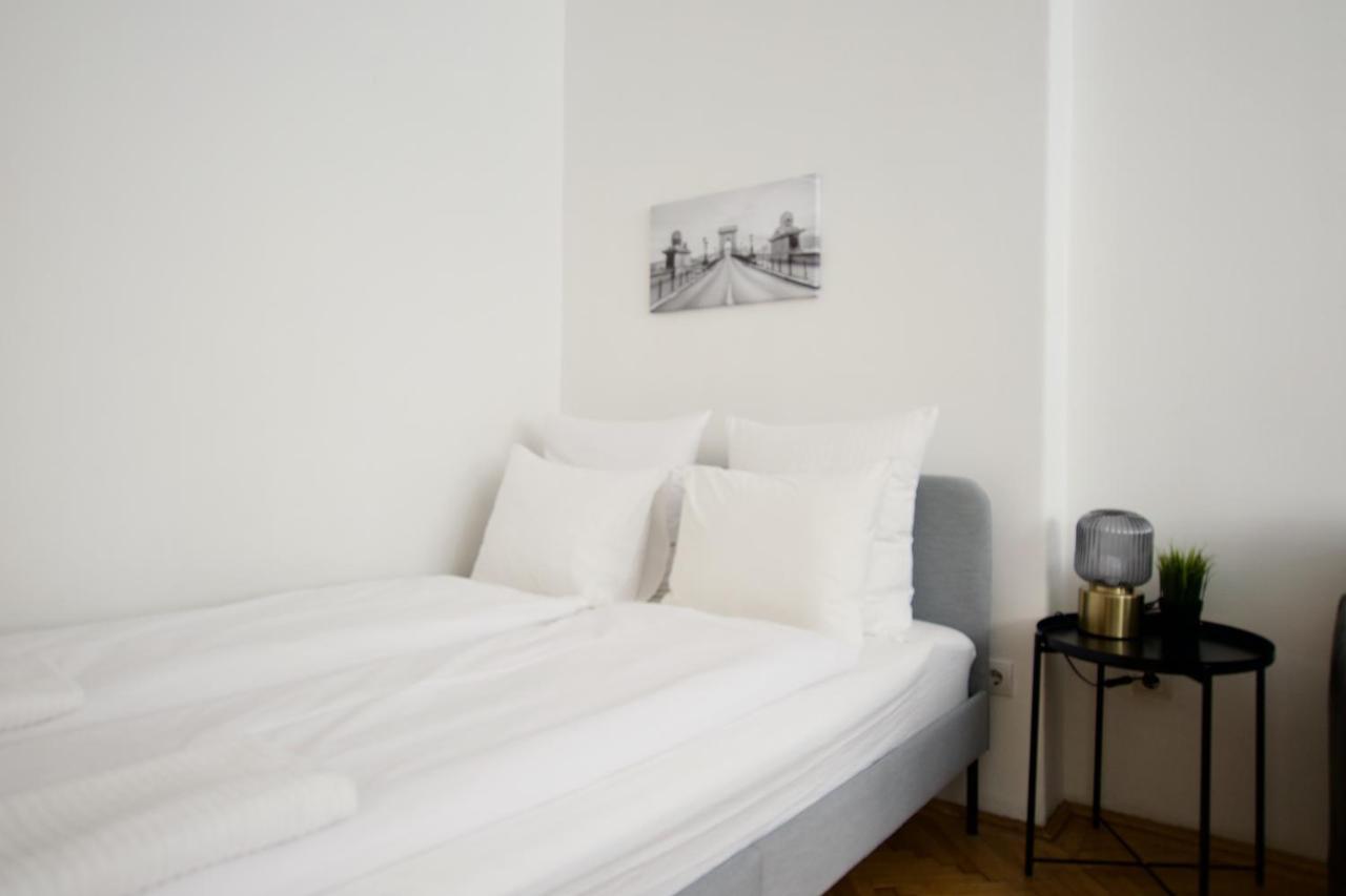 Standard Apartment By Hi5 - Petofi 12 Budapest Exterior photo