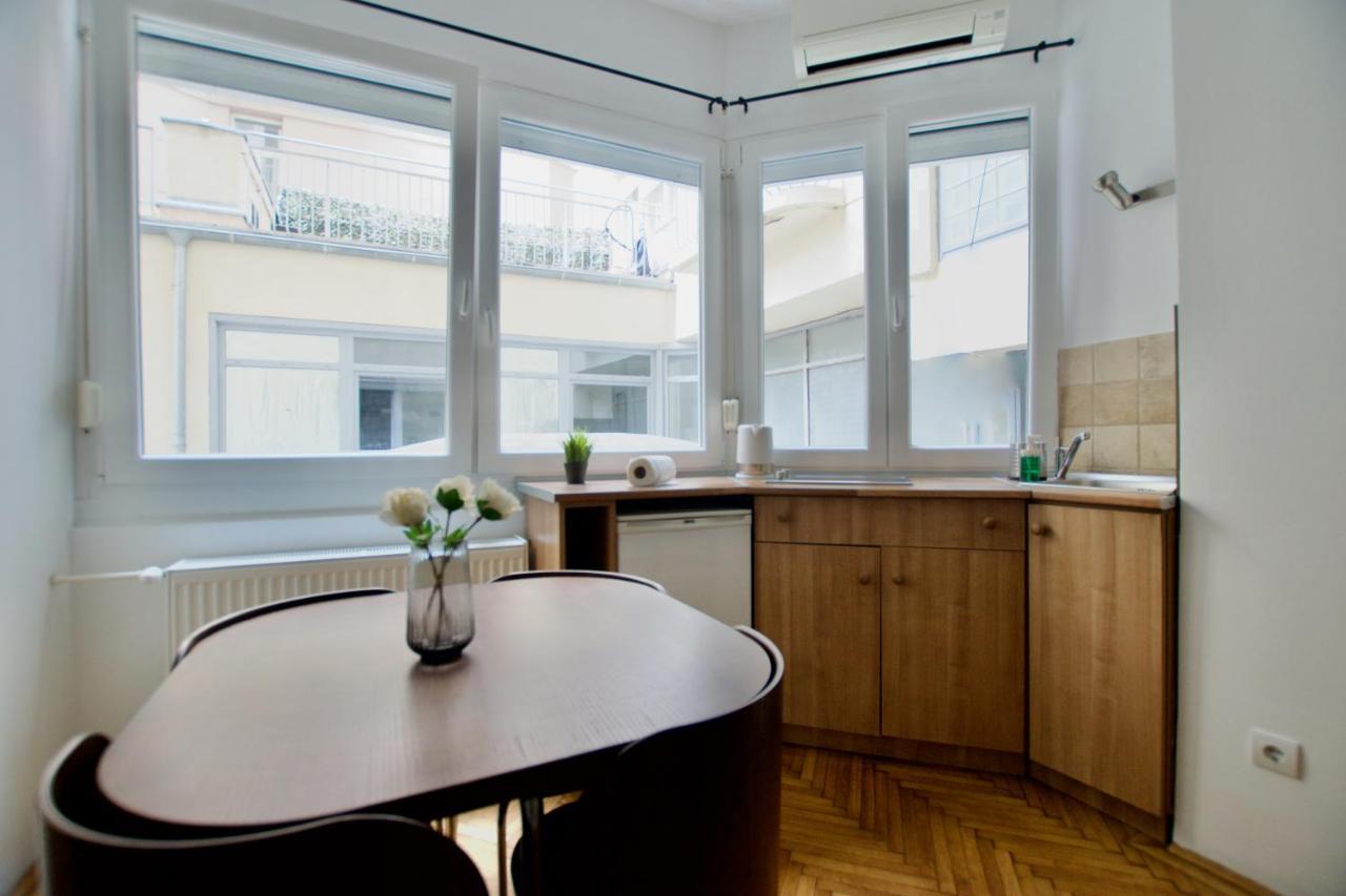 Standard Apartment By Hi5 - Petofi 12 Budapest Exterior photo